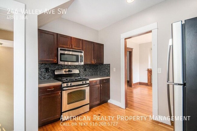 Building Photo - 246 Valley Ave SW