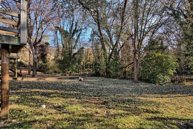 Building Photo - 2 Bedroom Home For Rent Near The Old Train Station!