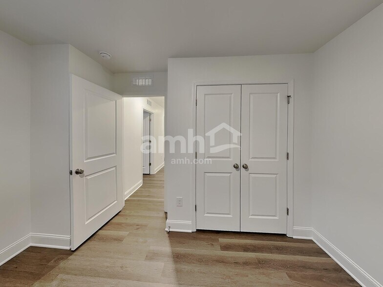 Building Photo - 1658 Aquamarine Dr