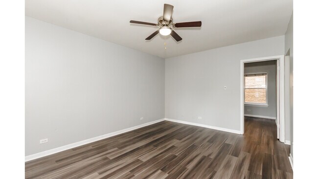 Building Photo - 2400 N Kilbourn Ave