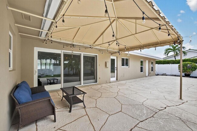 Building Photo - 1206 Dolphin Rd