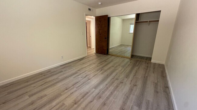 Building Photo - 7737 Southcliff Dr