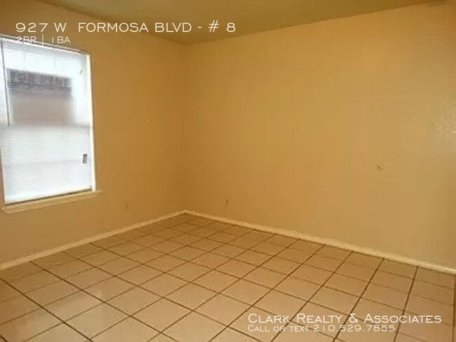 Building Photo - 927 W. Formosa #8, San Antonio, TX. 78221
