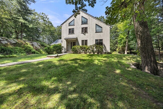 Building Photo - 4 Crestview Ln