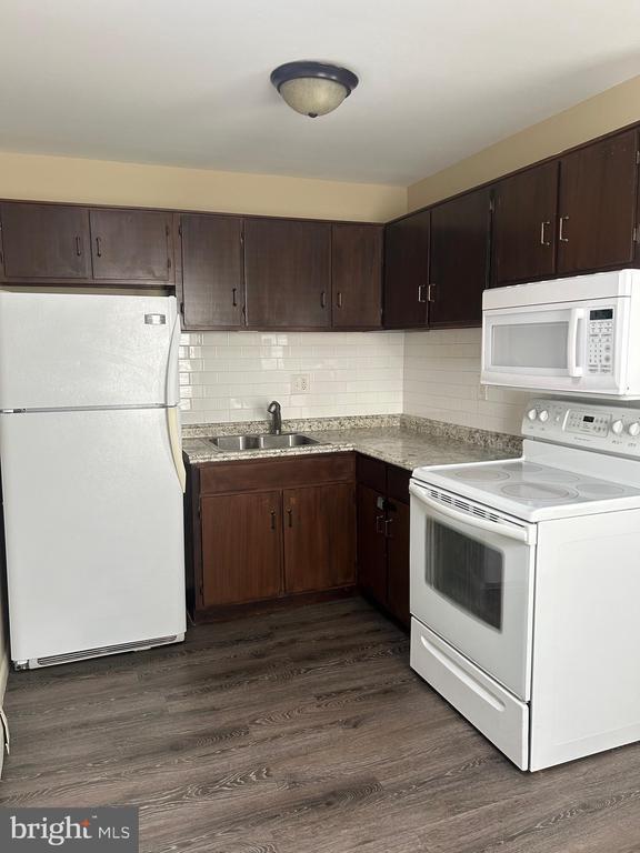 Building Photo - 504 Cinnaminson Ave