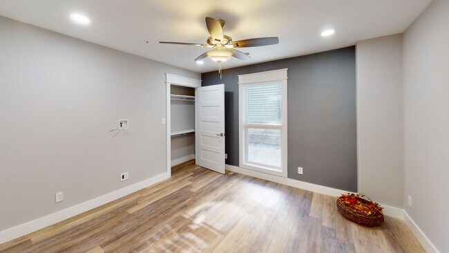 Building Photo - 1319 Forest Ave