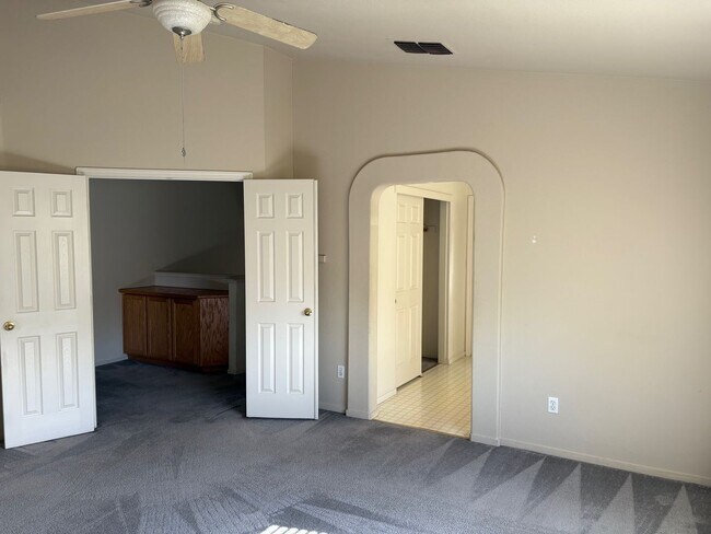 Building Photo - 4 bedroom 3 bathroom home with bedroom and...