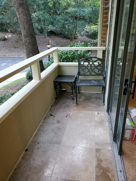 Patio has same marble floor - 25116 Plantation Dr NE