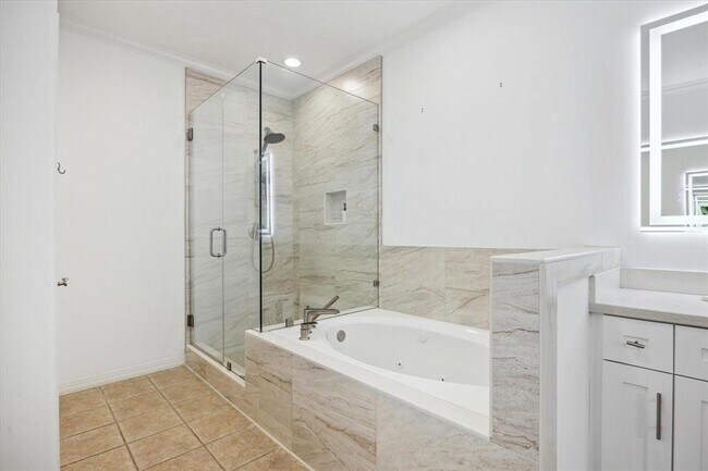 Building Photo - 2842 Briarhurst Park
