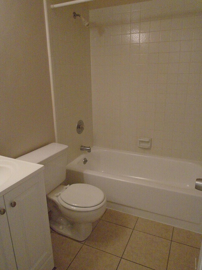 Building Photo - 255 Spring Dr