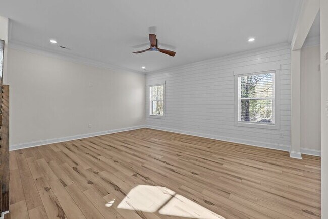 Building Photo - Stunning New Build!