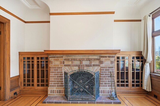 Building Photo - Light Filled Condo in Noe Valley+ Parking Included+ Laundry In unit - Please Contact for Showing ...