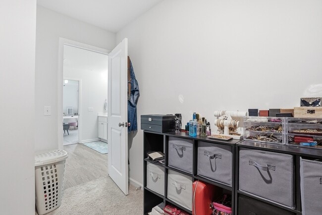 Building Photo - 17 Crown Ct