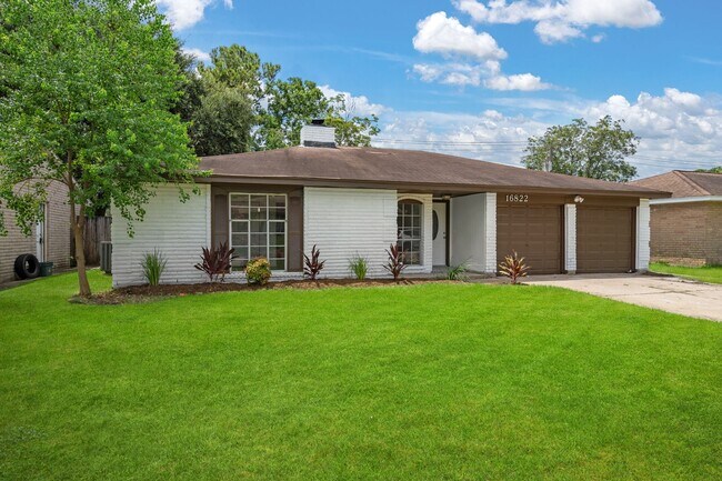 Building Photo - 16822 David Glen Dr