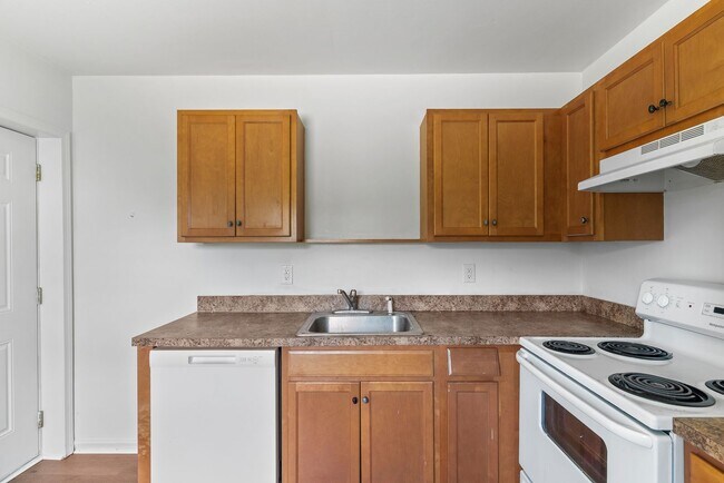 Building Photo - 422 Longwood Ave