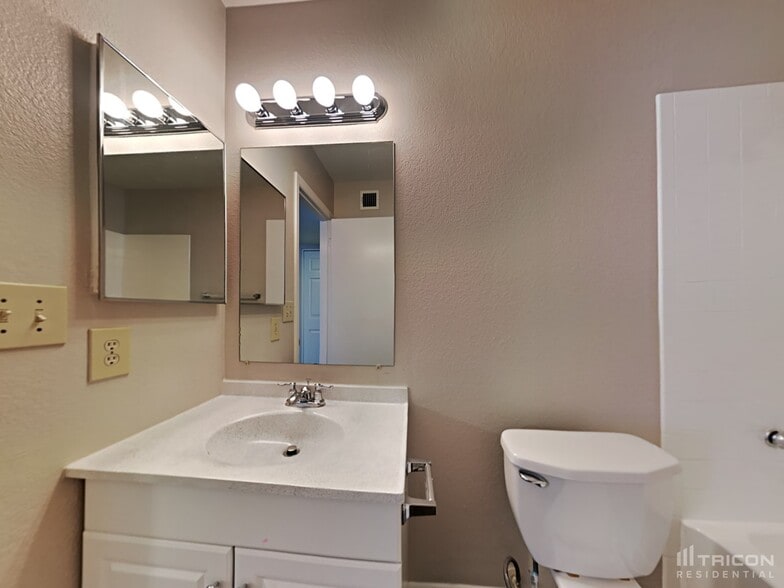 Building Photo - 8427 W Orchid Ln