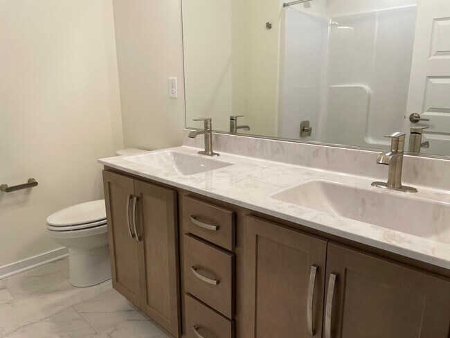 Building Photo - 18405 Palisades Ct