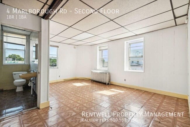 Building Photo - 1BR 1BA Second Floor Apartment is Upper Da...