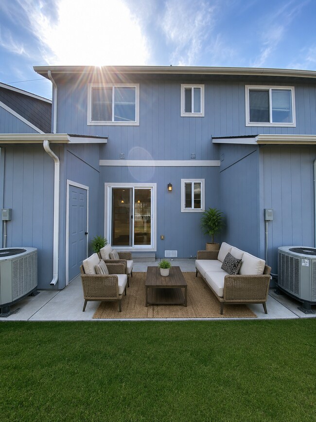 Building Photo - Private Patios, Walk-In Closets & A Spacious Layout!