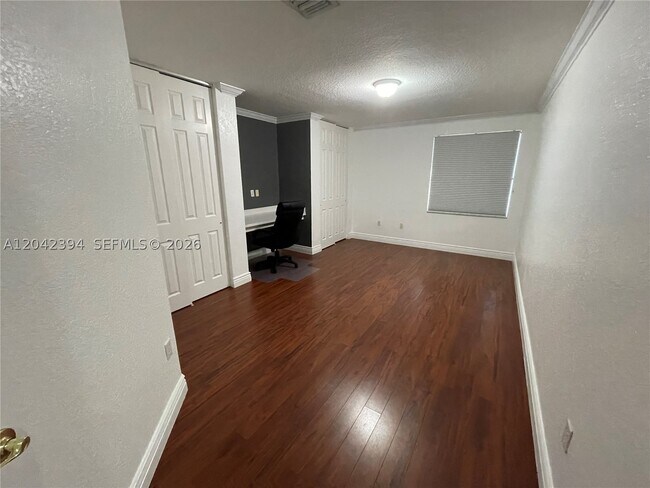 Building Photo - 16331 SW 49th Ct