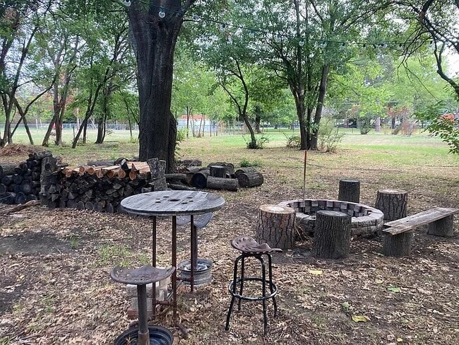 Building Photo - 211 Davidson Dr