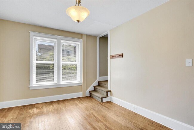 Building Photo - 319 N 2nd St