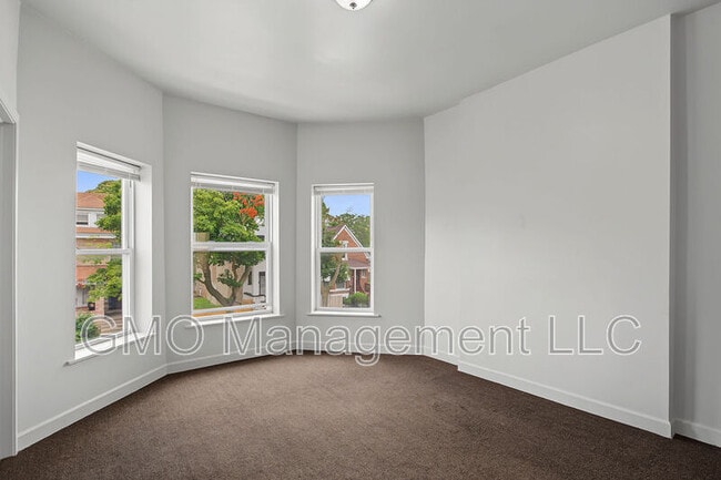 Building Photo - 4341 W Gladys Ave