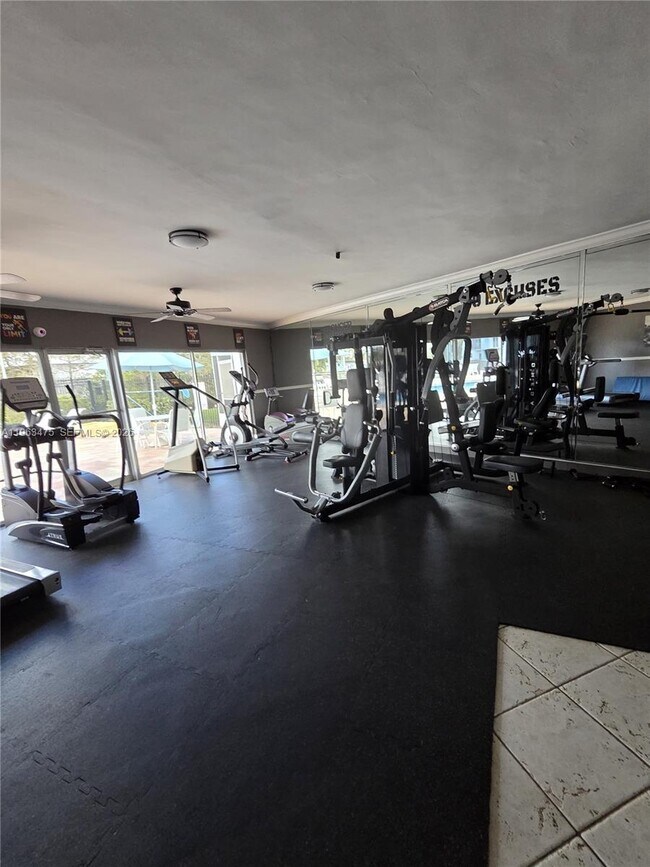 Building Photo - 333 NW 17th Ct