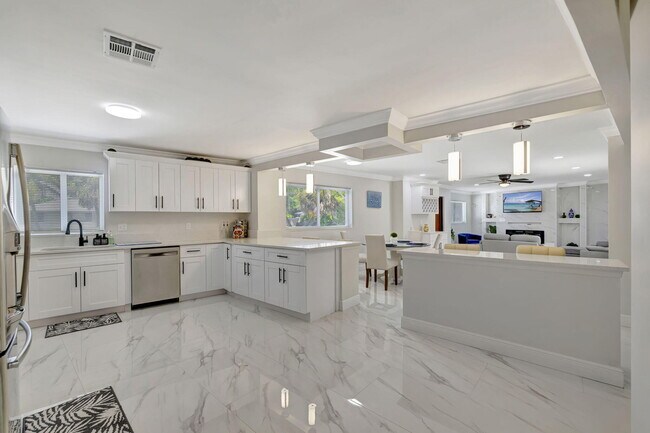 Building Photo - 1911 Cypress Ave