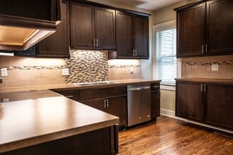 Building Photo - WalnutS5125