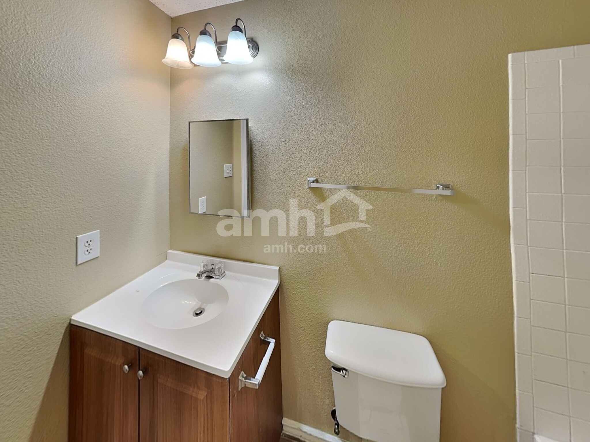 Building Photo - 2707 Vinson Ct