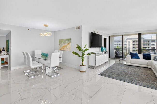 Building Photo - 3115 S Ocean Blvd