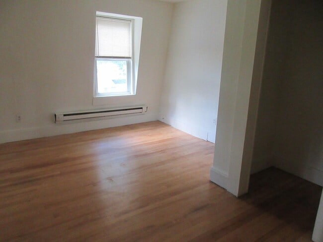 Building Photo - 80 Cleghorn St