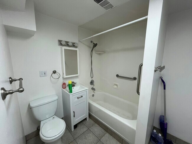 Building Photo - 1327 Yuma St