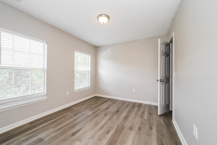 Building Photo - 1043 Gallant Fox Cir S