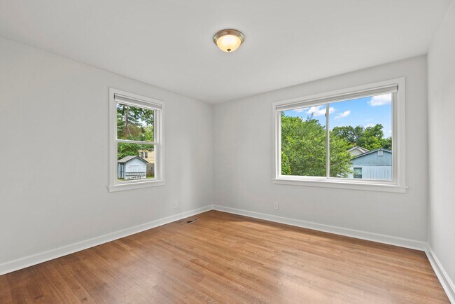 Building Photo - Knoxville 37909 - 3 bedroom 2 bath - call ...