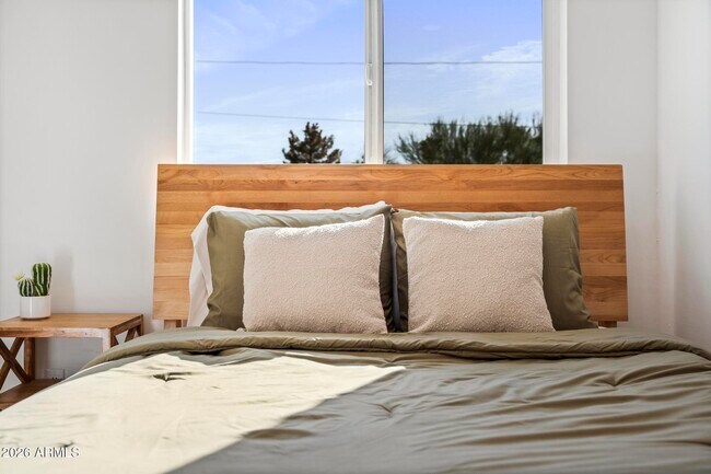 Building Photo - 8513 E Indianola Ave