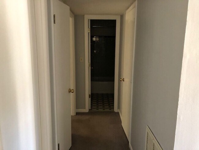 Building Photo - 1705 4th Pl NW