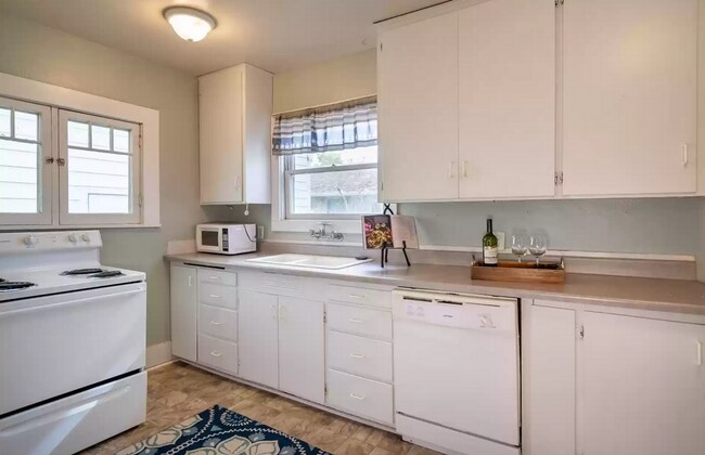 Building Photo - Only $2795/month for 4 Bedroom Campus Home