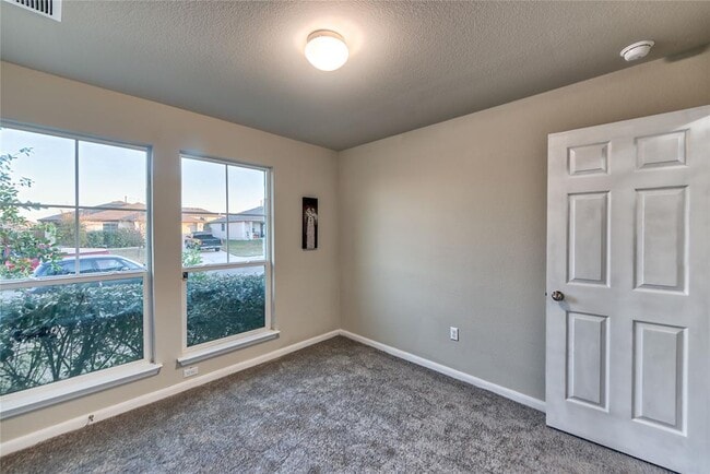 Building Photo - 328 Langely