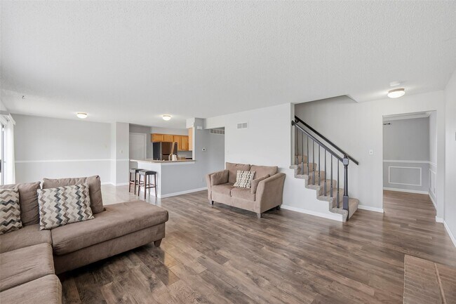Building Photo - 5012 Joshua Dr