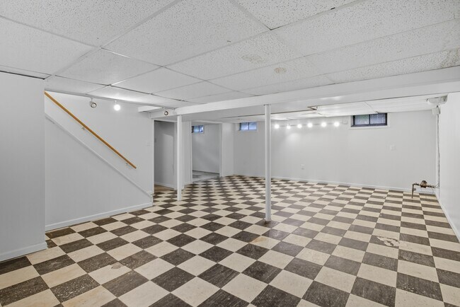 Building Photo - 344 Chestnut Ave