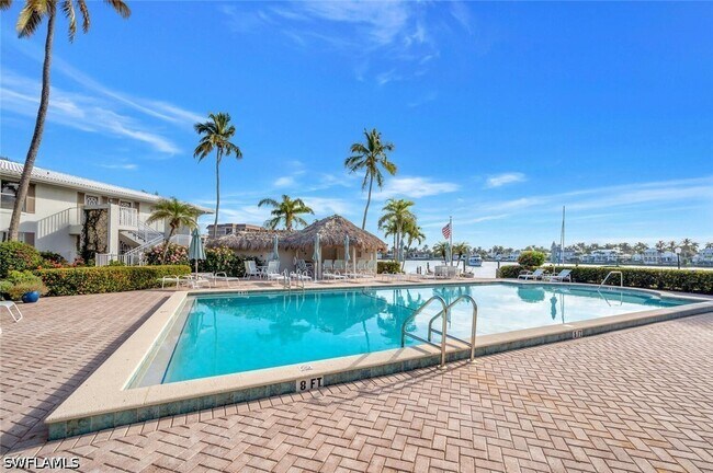 Building Photo - 2800 Gulf Shore Blvd N