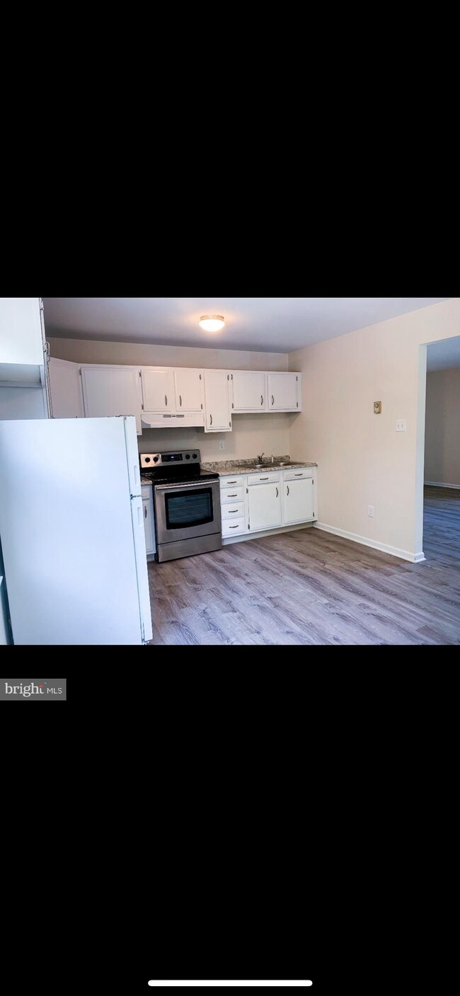 Primary Photo - 133 E High St