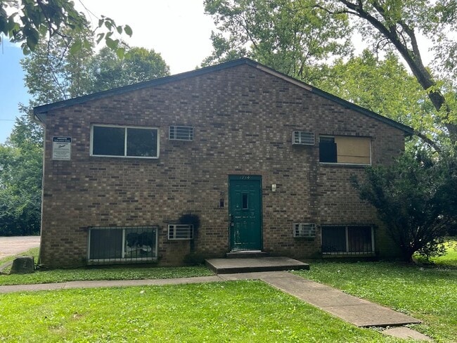 Building Photo - 1714 Hickorydale Dr