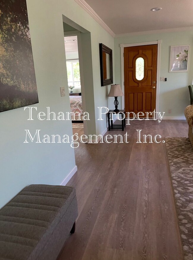 Building Photo - 2 bed 2 bathroom home in the El Camino/Gerber Area Available Unfurnished or Furnished