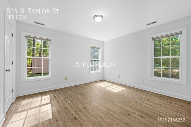Building Photo - 834 N Taylor St