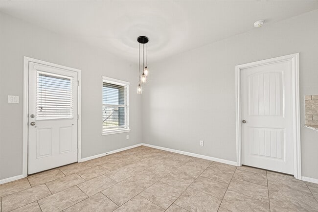 Building Photo - 3326 McDonough Way