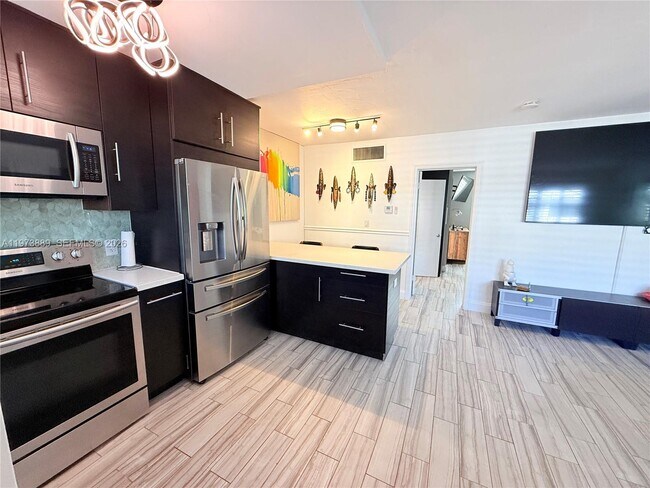 Building Photo - 2930 Day Ave