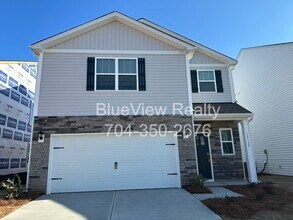 Building Photo - Brand new home 3 bed 2.5 bath 2 car garage in Steele Creek